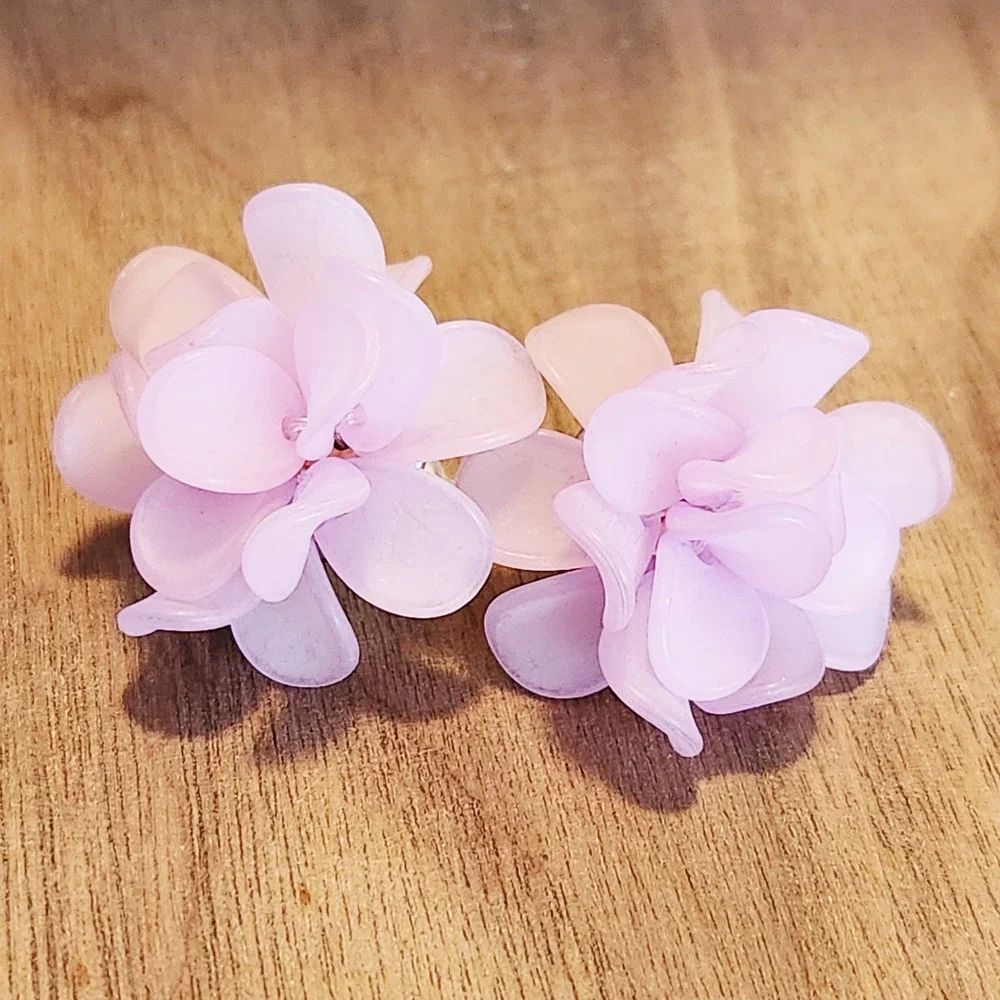 Frosted Lavender Pink Flower Petal Cluster Stud Earrings Floral Pom Pom‎ 1 Inch